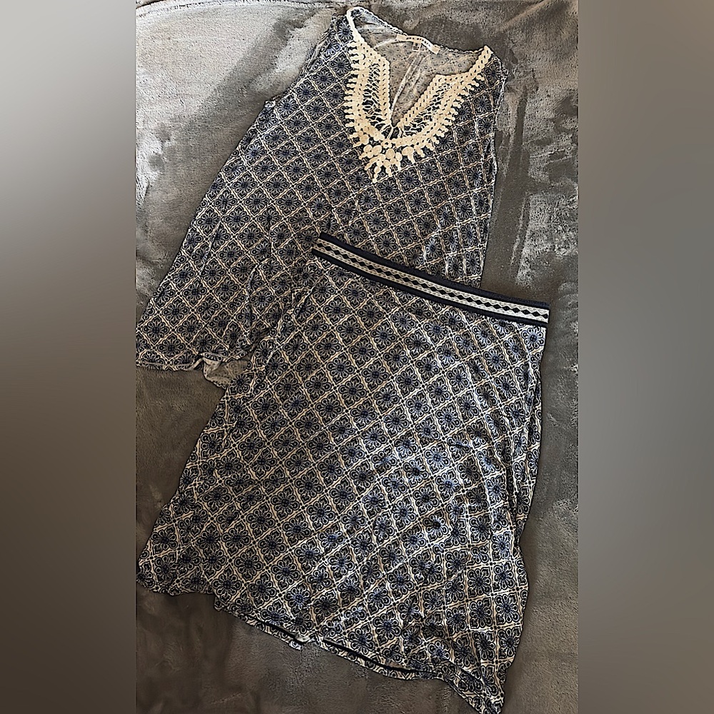 Excellent  condition Max Studio Women’s skirt  set. Size Medium